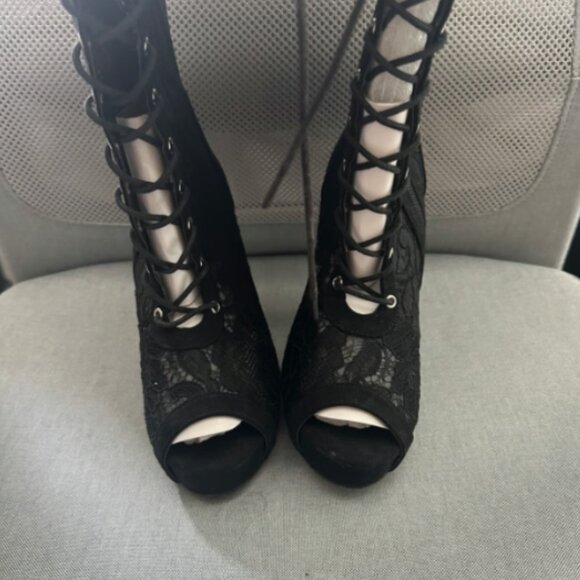 NWT Torrid black‎ all over lace, lace-up over-knee boots - Picture 3 of 5